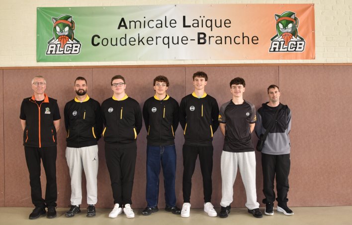 Les arbitres du club recoivent leur dotation